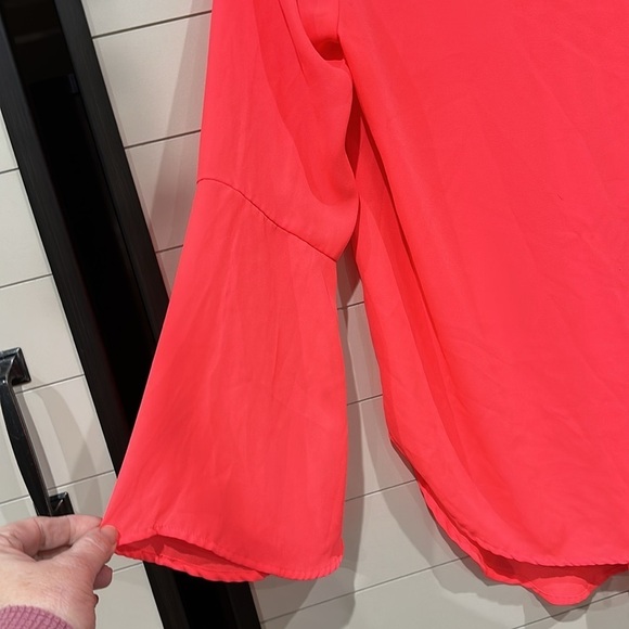 Gorgeous top with bell flowy sleeves and lace detailing. Size medium. Pit 18.5” - Picture 3 of 4